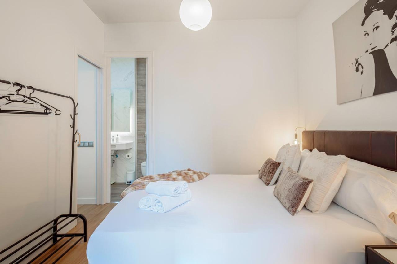 The Gaudi Suites II Barcelona Exterior photo