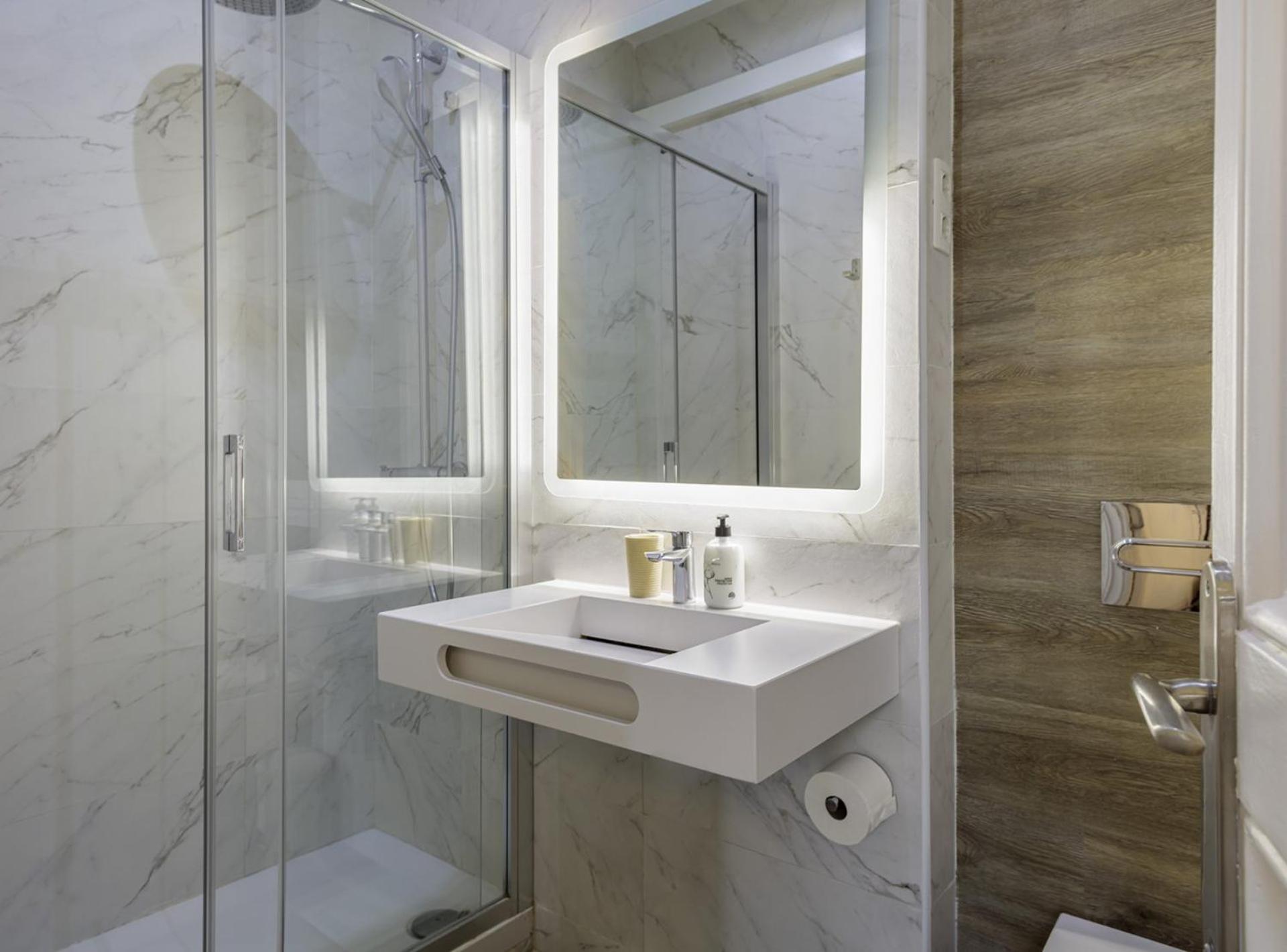 The Gaudi Suites II Barcelona Exterior photo