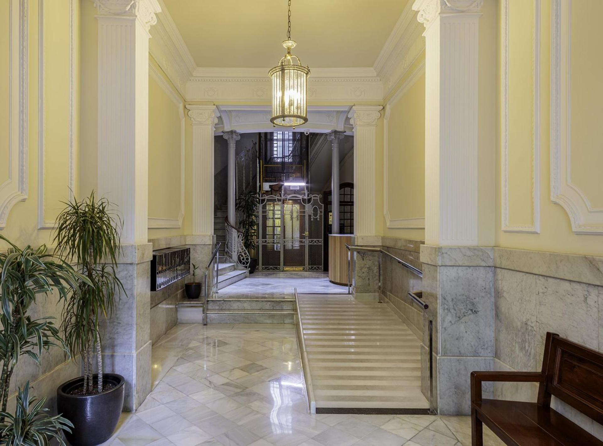 The Gaudi Suites II Barcelona Exterior photo